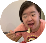 18時：グループホームでは夕食を食べ、片付けをします。